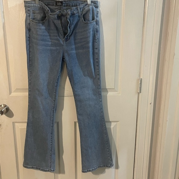 Classic Denim Flare Jeans for Women - Picture 1 of 7